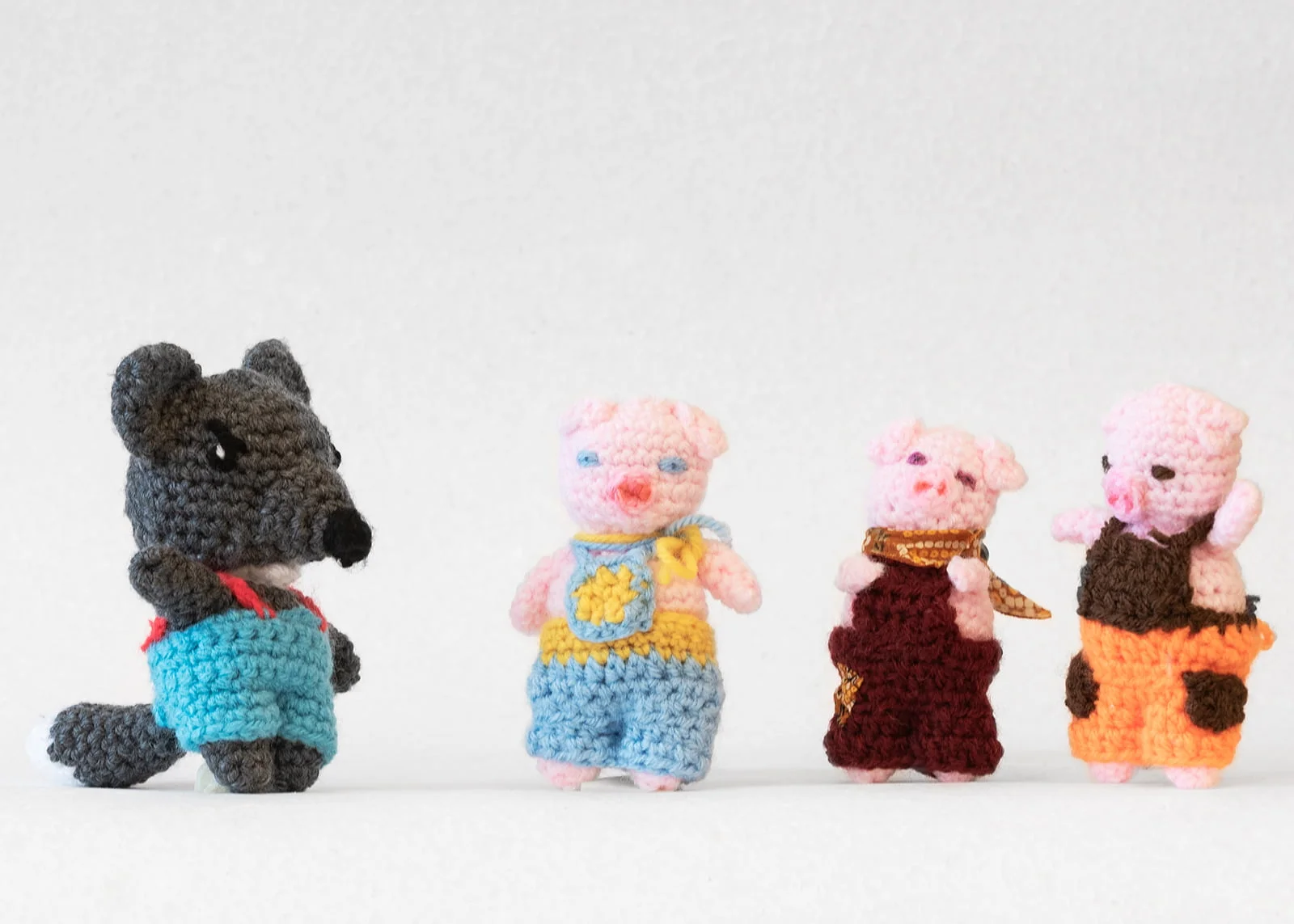 hand crochet little pig and wolf