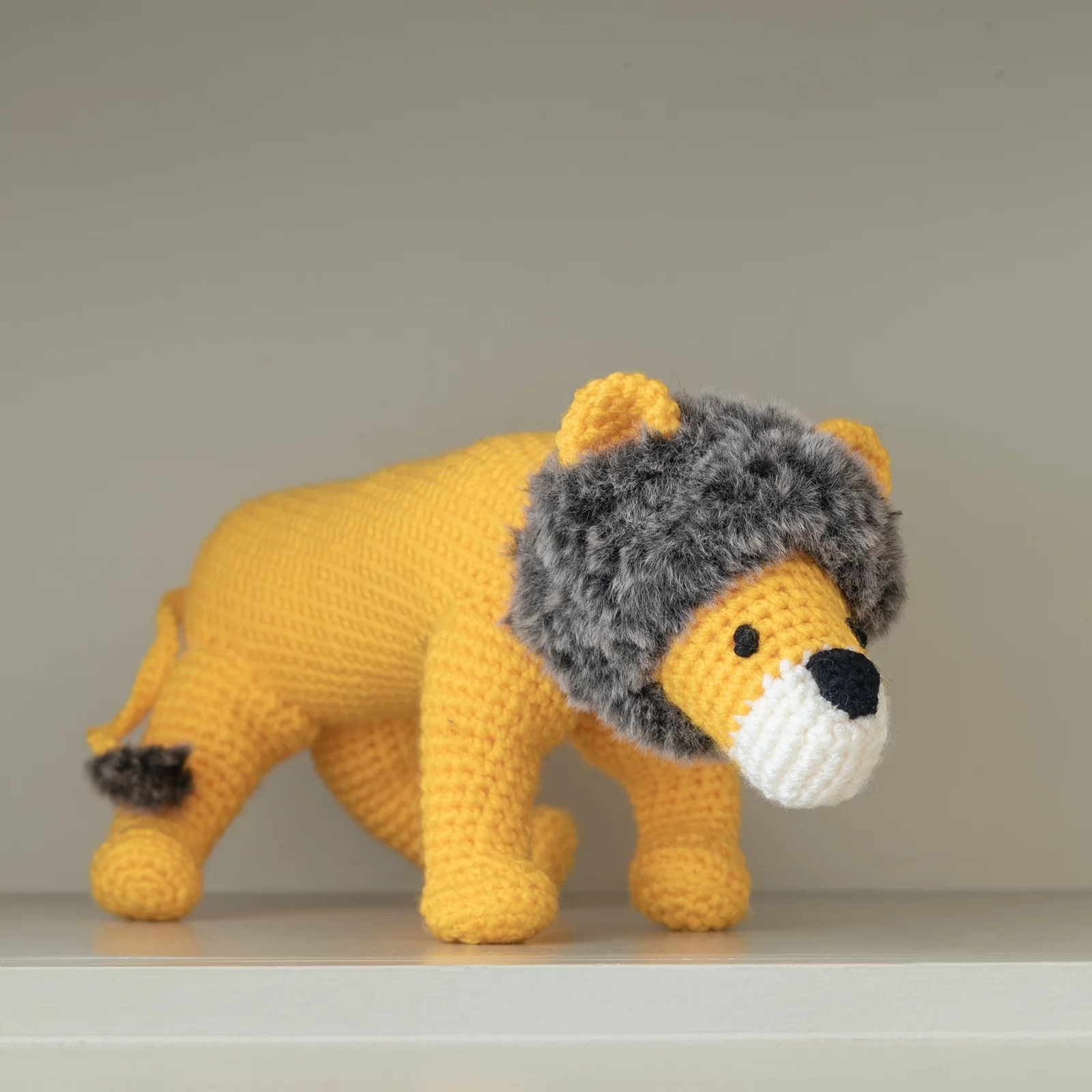 crochet lion soft toy